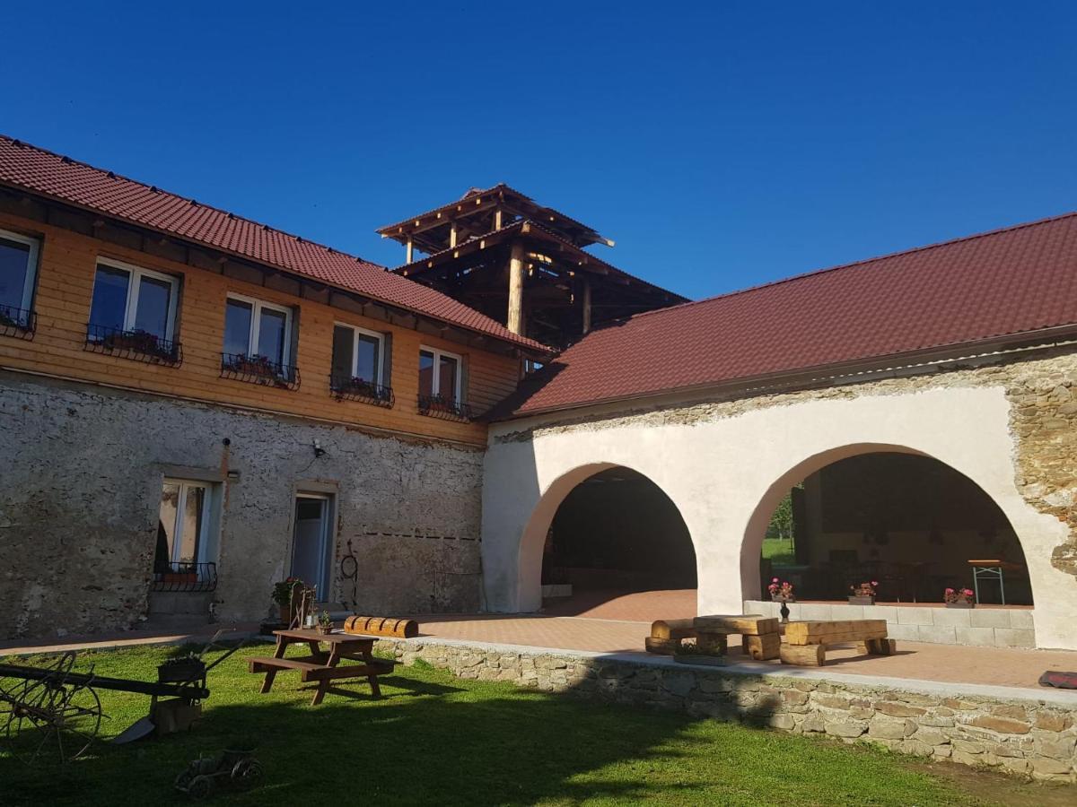 Penzion Tvrz Dub u Tábora Ratiborske Hory Exterior foto